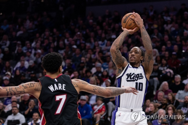 더마 더로전(10번)의 슛