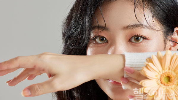 답답한 인상을 만드는 데 한 몫하는 꼬막눈, 여러 가지 방법으로 탈출할 수 있어... 눈매 개선 원한다면 의료진과 상의 후 수술을 고려하는 것도 또 하나의 방법 (클립아트코리아)