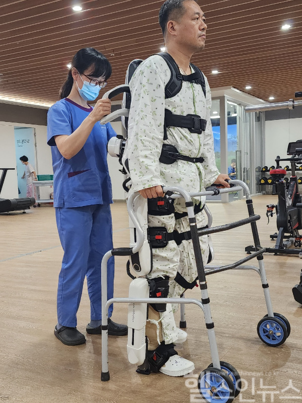 관절수술환자 로봇재활치료 (서울부민병원 제공)