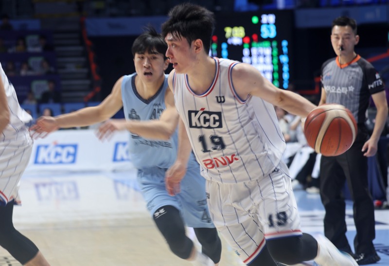 부산 KCC, 고양 소노 꺾고 5연패 탈출...이근휘 22점 폭발
