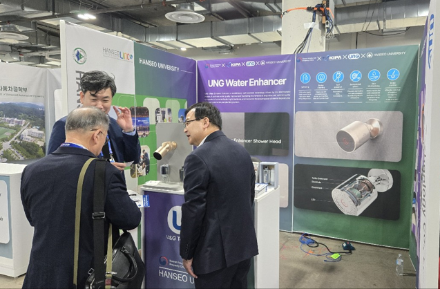 유엔지 테크놀러지, CES 2025서 무전원 자가 터보 발전기 기반 정전계 ‘연수기’ 선봬