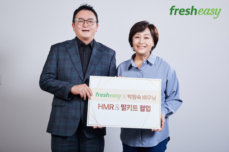 프레시지X배우 박원숙 IP계약 체결, (왼쪽부터) 이현복 프레시지 영업2본부장, 배우 박원숙