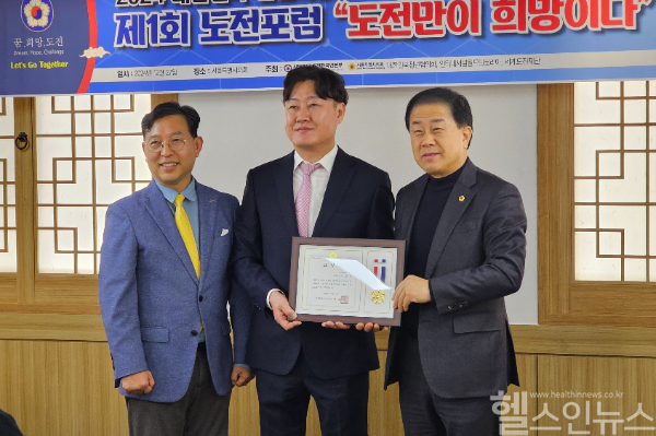 김영덕 구리인플랜치과 원장, 서울시의회 공로상 수상 (구리인플랜치과 제공)