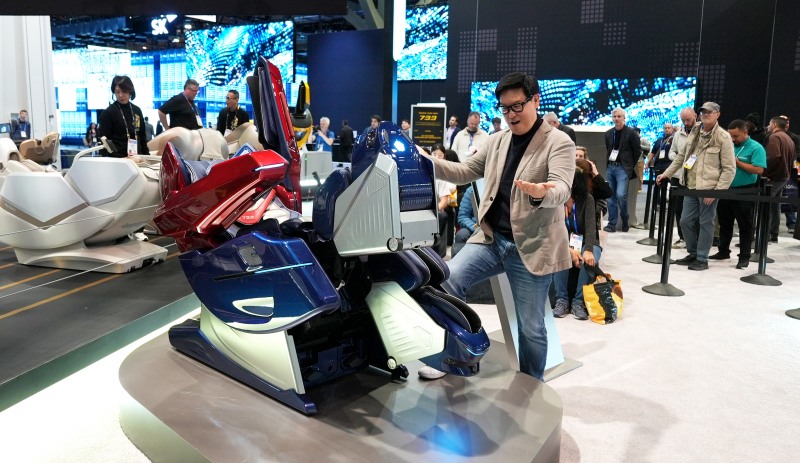 9일(현지시간) CES 2025 바디프랜드 부스의 데니스홍 교수