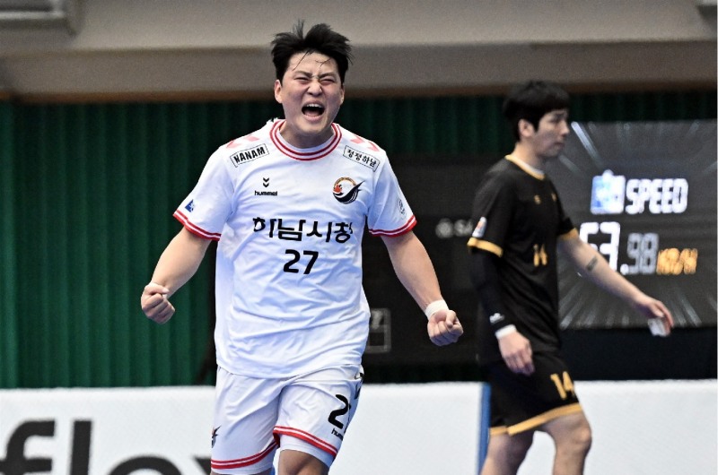 하남시청 강석주가 골을 넣고 환호하고 있다. / 사진제공=한국핸드볼연맹