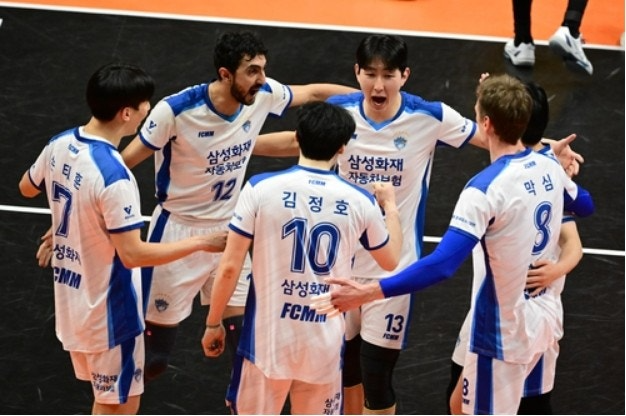 득점 후 기뻐하는 삼성화재 선수들