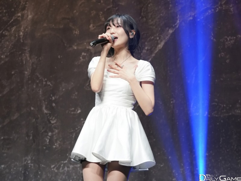 OST에 참여한 가수 류수정이 15주년 행사의 축하 공연을 담당했다.