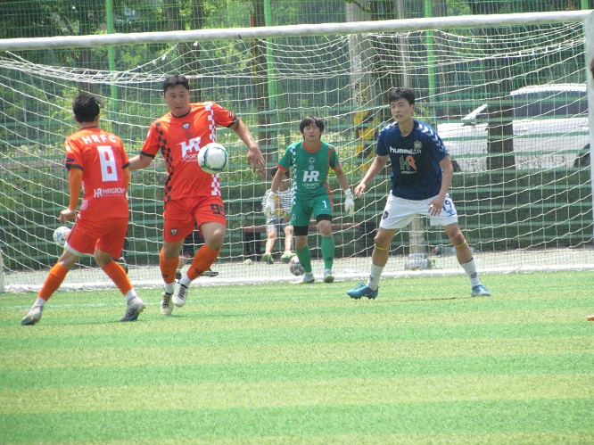지난해 6월 6일, 하이루트FC는 HR그룹의 메인 후원을 받는 K4리그 소속 노원유나이티드FC와 연습경기를 치렀다. 노원유나이티드FC는 지난주 쿠팡플레이 예능 프로그램 '슈팅스타'(단장 박지성, 감독 최용수)의 상대팀으로 출연해 큰 화제를 모았다./사진=HR그룹 미디어팀