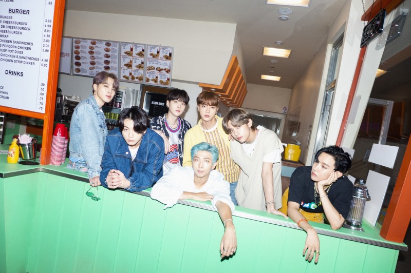 BTS, ‘Dynamite’로 스포티파이 20억 스트리밍 달성…‘K-팝 그룹 최초’