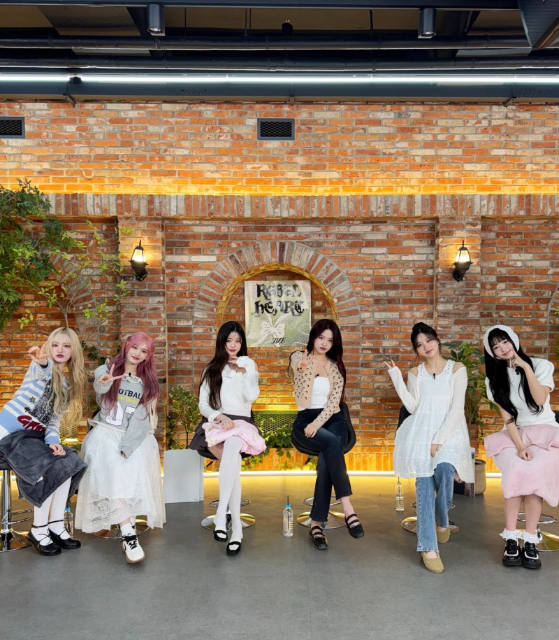 아이브, ‘레블 하트’ 국내 음원 차트 1위 청신호…"2월 3일 앨범 발매 잊지 말아 달라"