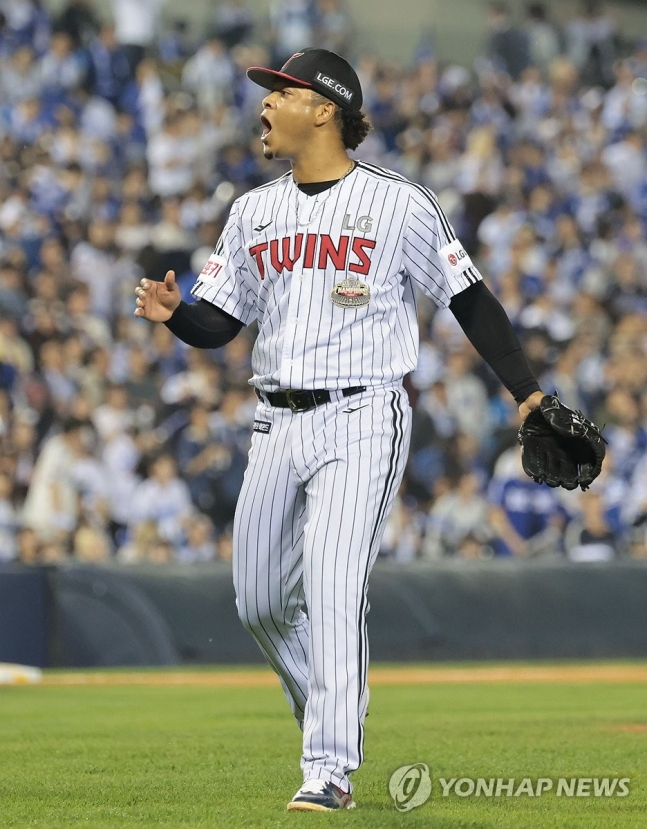 환호하는 LG 에르난데스