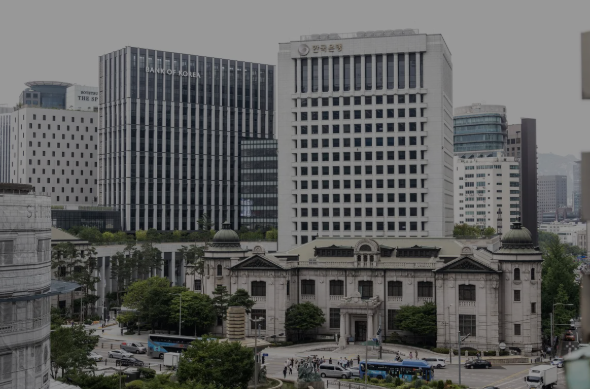 (상보) 한은, 정치혼란·항공참사 속 금리 내릴 듯...결정은 박빙 - 블룸버그