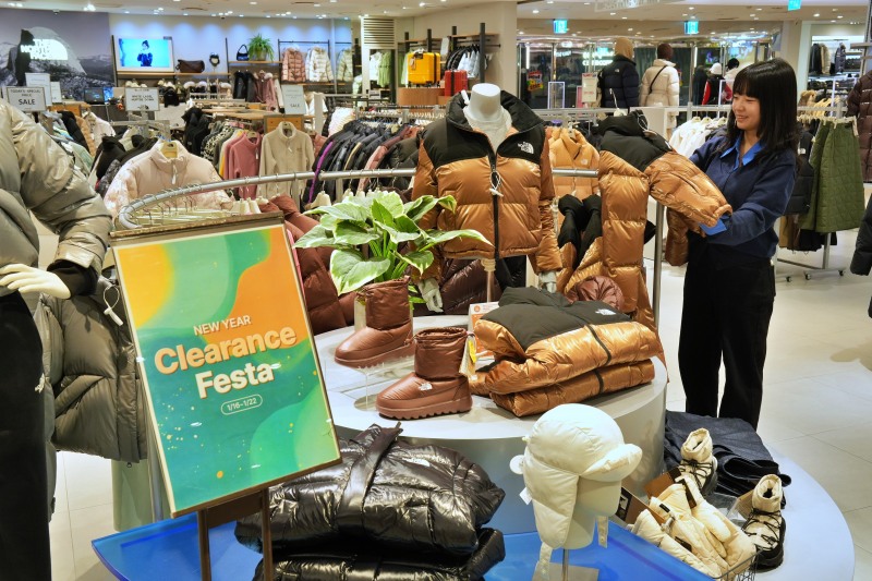 롯데아울렛은 한파로 얼어붙은 소비 심리를 녹이기 위한 대규모 할인 행사를 실시한다. (롯데아울렛 제공)