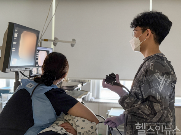 좋은병원들 소화기내과 여승현 과장의 위 내시경 하는 모습 (좋은병원들 제공)