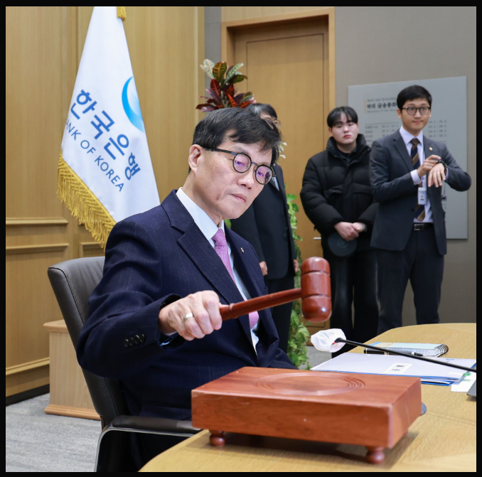 (상보) 한은 기준금리 동결..환율 불안 속 美 완화 속도 조절 등 고려