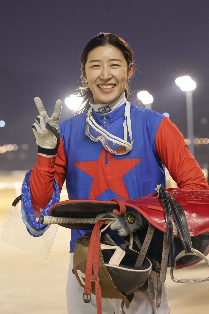 25년 1월 12일 제11경주에 출전한 김효정 기수