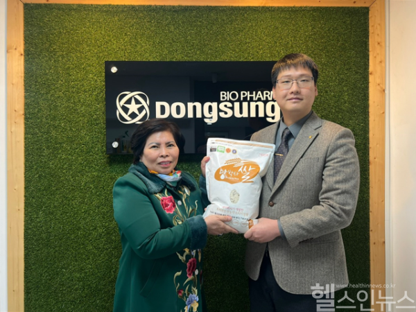 (좌로부터) 레 티 저우(Le Thi Giau) 빈타이 푸드사 회장, 나원균 동성제약 대표이사 (동성제약 제공)