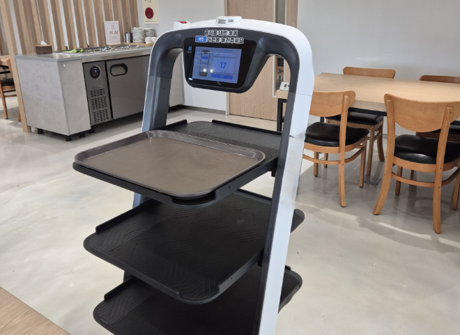 인공지능 서빙 로봇. ⓒ 완도군