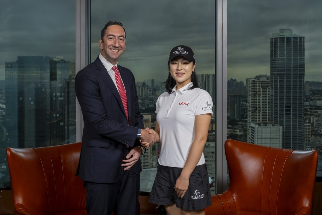 윤이나와 솔레어 리조트의 사이프러스 세라파트 부사장.