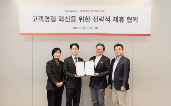 서울드래곤시티 승우용 이사(왼쪽 두번째)와 섹타나인 김대일 대표(오른쪽 두번째)를 비롯한 양사 관계자들이 MOU를 체결하고 기념 사진을 촬영하고 있다. ⓒSPC그룹