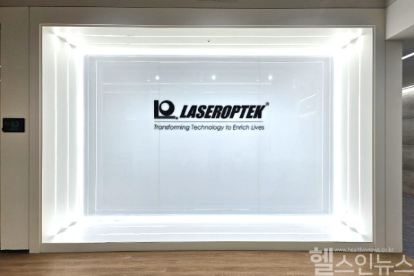 레이저옵텍의 신사옥 현판 사진 (레이저옵텍 제공)
