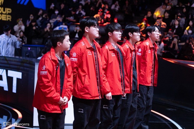 바텀 압도한 T1, LCK 컵서 DRX 2대0 압승