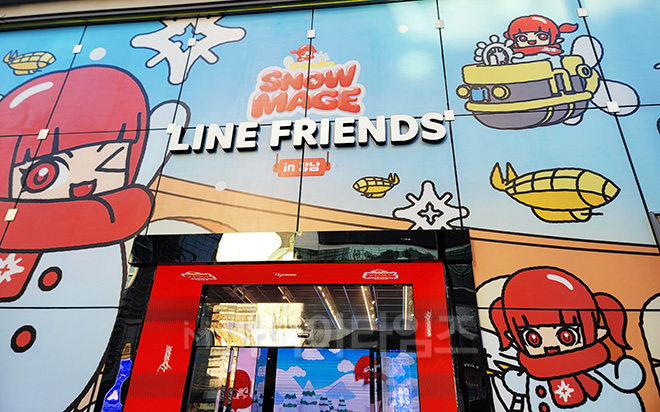 라인프렌즈 강남 플래그십 스토어에서 넥슨 던전앤파이터 팝업 스토어 '스노우메이지 인 강남'이 열리고 있다. 사진 : 이동근 기자