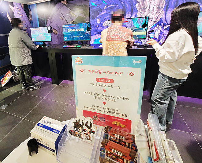 던파 팝업 스토어 '스노우메이지 인 강남' 2층에서 운영중인 '파핑파핑 애쥬어 메인' 부스. 사진 촬영 : 이동근 기자