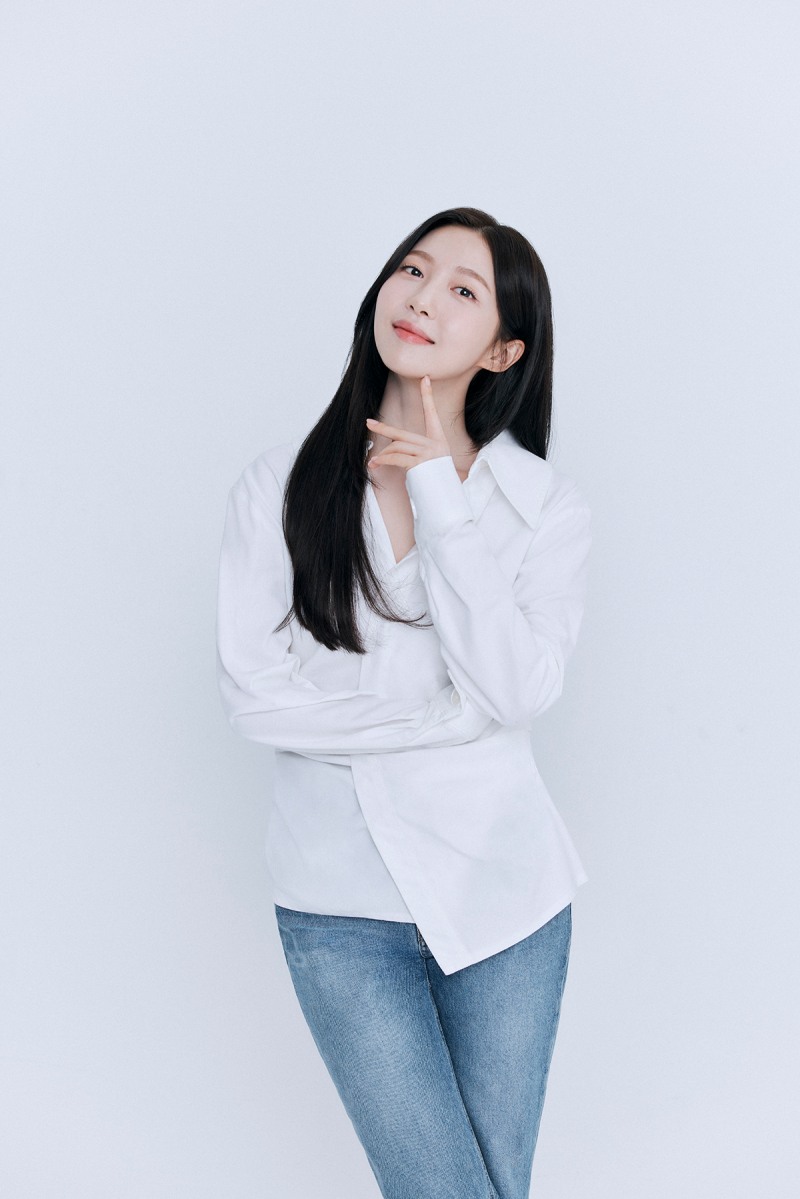 주현영 새 프로필 사진 공개…‘시크+청순+러블리’ 세상의 모든 매력 총집합