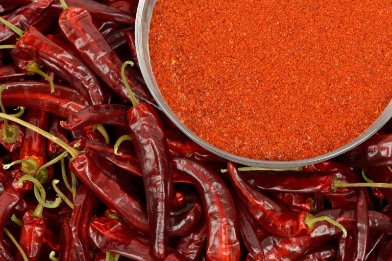 매운 음식을 먹으면 스트레스가 풀린다고 느낀다. 실제로 매운 음식은 기분을 좋게 만드는 호르몬을 분비해 스트레소 해소에 도움이 된다. 하지만 과도한 매운 음식 섭취는 위장 장애를 일으킬 수 있어 주의하며 섭취해야 한다. (클립아트코리아 제공)