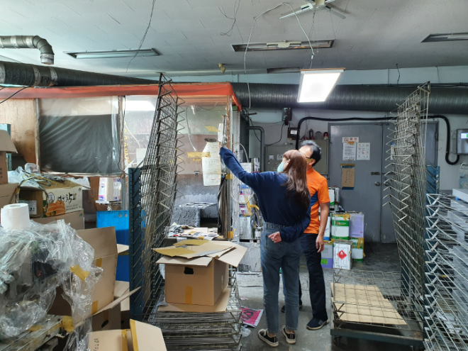 인천남동구 관내 페기물 자원 업체를 방문하여 지도 점검을 벌이고 있다. (제공=인천남동구청)