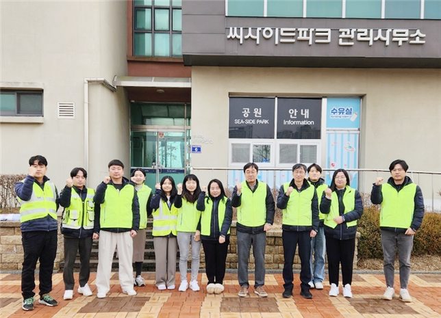 영종사업단 직원들의 화재예방 캠페인을 벌이고 있다 (제공=인천시설공단)