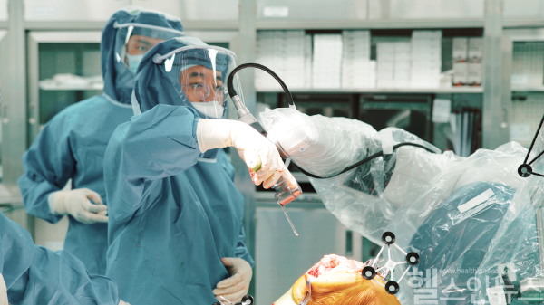 은일수 좋은삼선병원 정형외과·로봇인공관절센터 과장 수술 사진 (좋은삼선병원 제공)