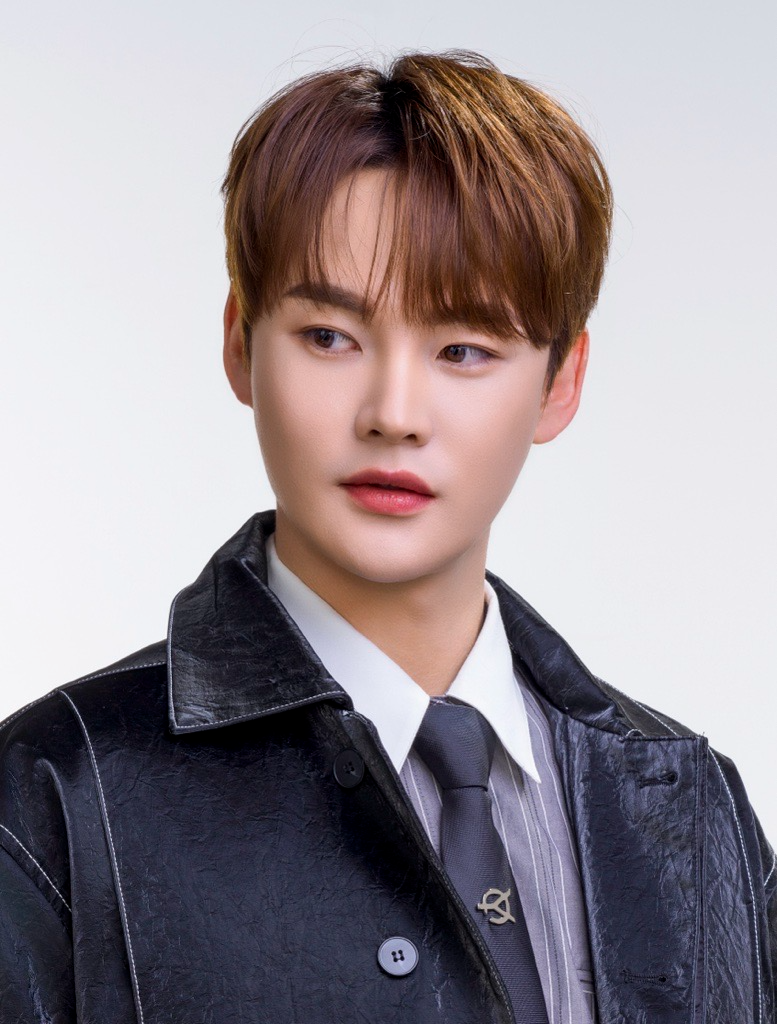 ▲ 월드비전은 가수 박서진으로부터 설날 맞이 가족돌봄청소년 위한 후원금 1천만원을 전달받았다고 23일 밝혔다. (사진 = 장구의신컴퍼니 제공)
