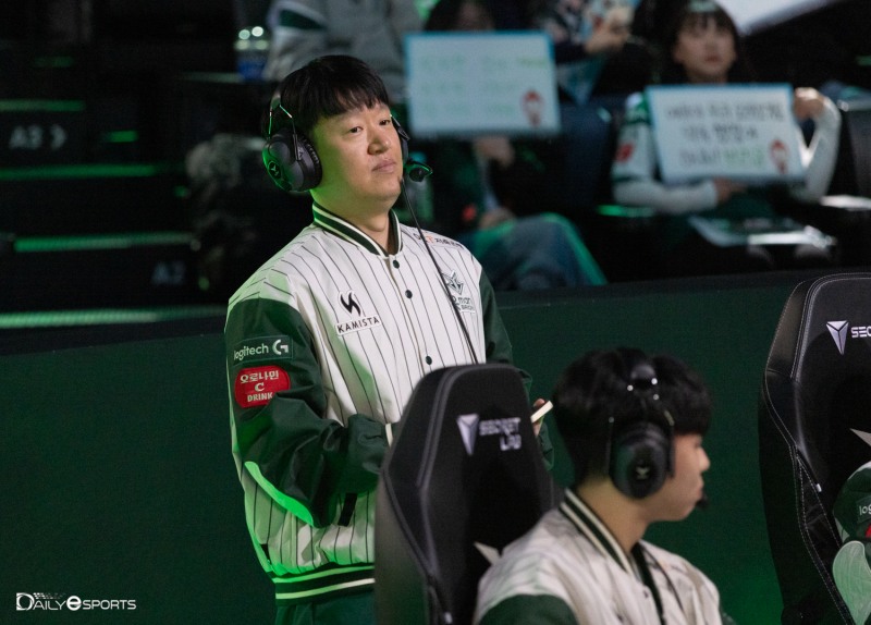 OK 저축은행 브리온 최우범 감독.