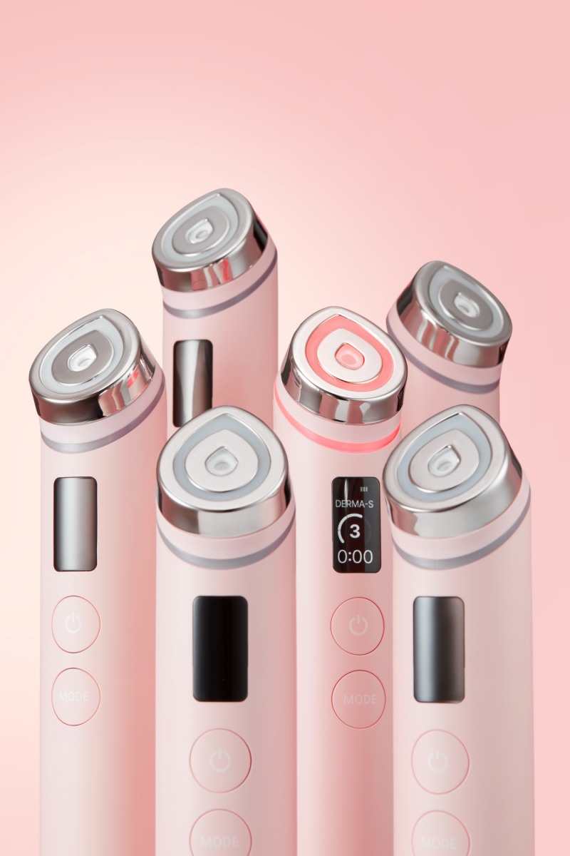 에이피알의 뷰티 디바이스 브랜드 '메디큐브 에이지알'이 글로벌 시장에서 괄목할 만한 성과를 거두었다. (에이피알 제공)