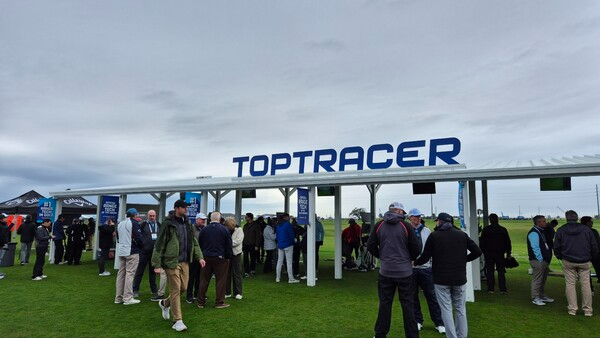 커다란 부스를 만든 탑트레이서. 사진_류시환