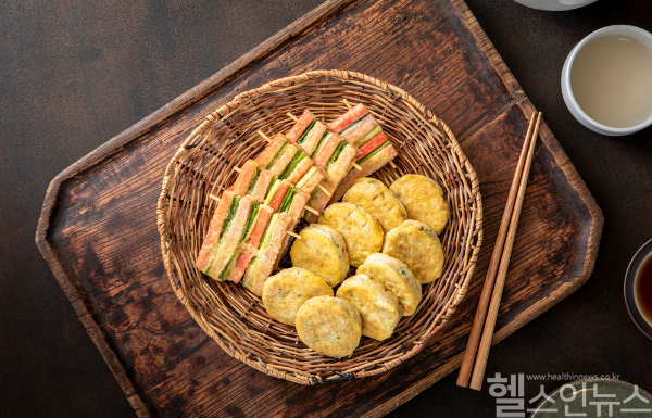 대부분 고칼로리인 설날 명절 음식을 과식하다간 비만이 될 수 있어 주의해야 한다. 특히 남성들은 비만에 따른 발기부전 위험이 있어 더더욱 주의가 필요하다. (클립아트코리아)