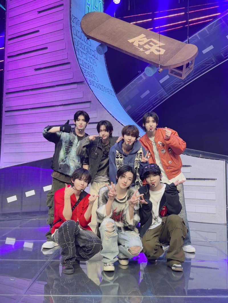 킥플립, 데뷔 첫 음악방송 무대 ‘상쾌+통쾌’ 신예 매력…슈퍼 루키 성장 기대