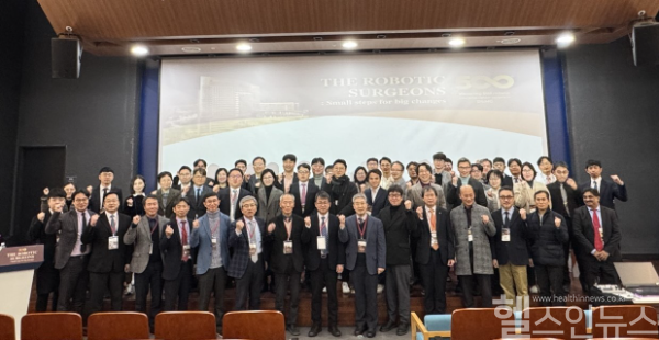 국제 심포지엄 기념 단체사진 (계명대 동산병원 제공)
