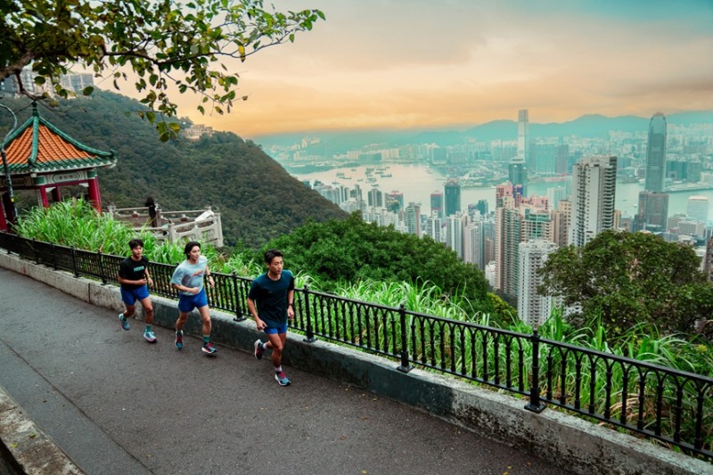 참가자들은 화려한 도심과 야경을 배경으로 하는 로드 러닝부터 산과 바다가 어우러진 자연 속 트레일 러닝까지 다양한 코스를 경험할 수 있다. (홍콩관광청 제공)