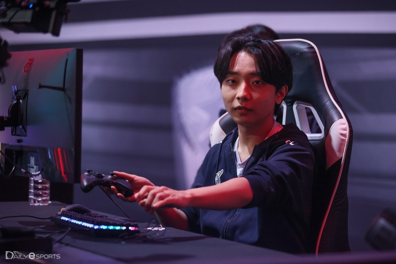 박기홍.