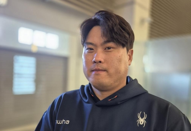 인터뷰하는 류현진