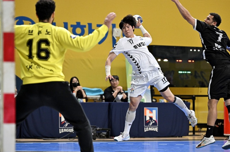 충남도청 김태관이 돌파슛 중이다. / 사진제공=한국핸드볼연맹