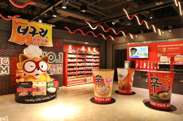 농심, K라면 체험매장 너구리의 라면가게’동대문점 전경