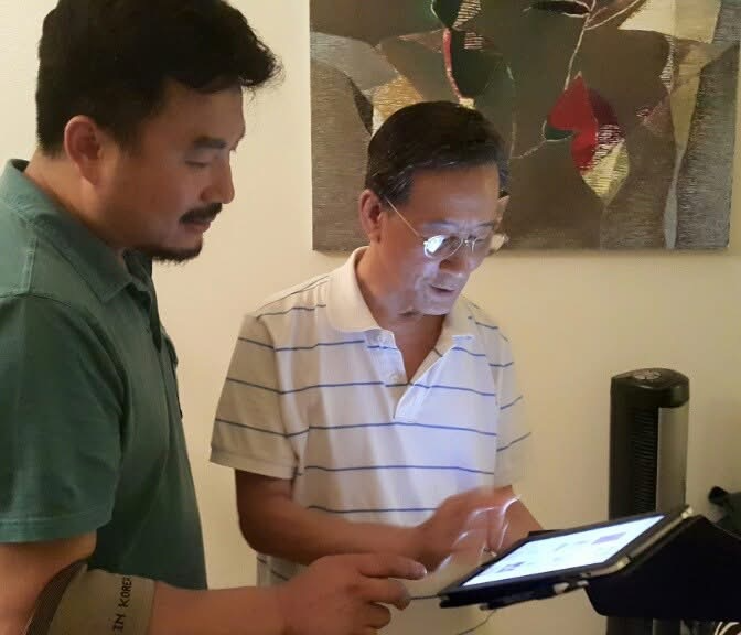 사진=1대 그로리치 차종래 대표(우)와 3대 금보성 작가(좌)