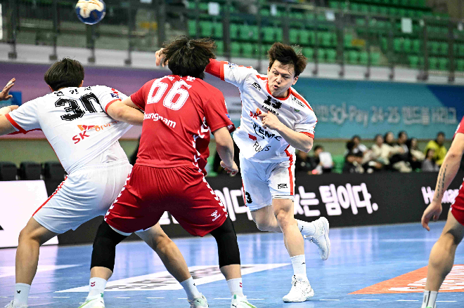 신한SOL페이 24 25 핸드볼 H리그에서 활약중인 SK호크스 이현식. / 사진제공=한국핸드볼연맹