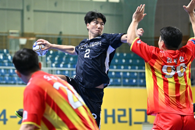 두산 정의경이 점프슛 중이다. / 사진제공=한국핸드볼연맹