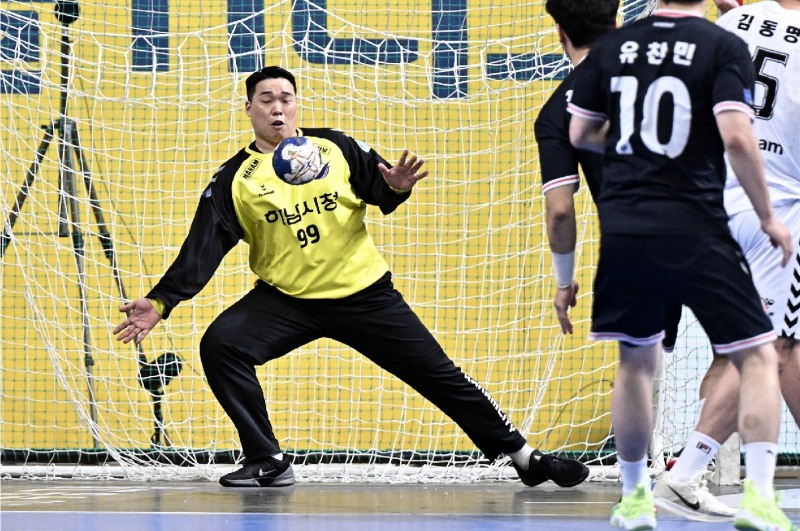 하남시청 박재용 골키퍼가 선방 중이다. / 사진제공=한국핸드볼연맹