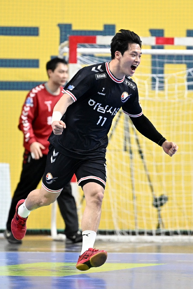 하남시청 박시우가 주먹을 쥐고 있다. / 사진제공=한국핸드볼연맹